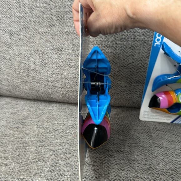 NEW 2 Sets of  Toucan Bird Boca Towel  Clips SHIPPING DISCOUNT! - Picture 2 of 4